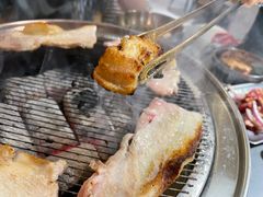 -围炉肉舍•炭烤活鳗•丹东海鲜烤肉(步行街店)