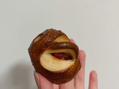 迷你脆肠碱水包-Seesaw Coffee(上海太阳宫K46店)