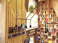 -新华里咖啡书吧(新华书店小寨店)