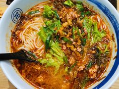 云南小锅米线-花馬肆.云南过桥米线(汉神购物广场现场熬汤店)