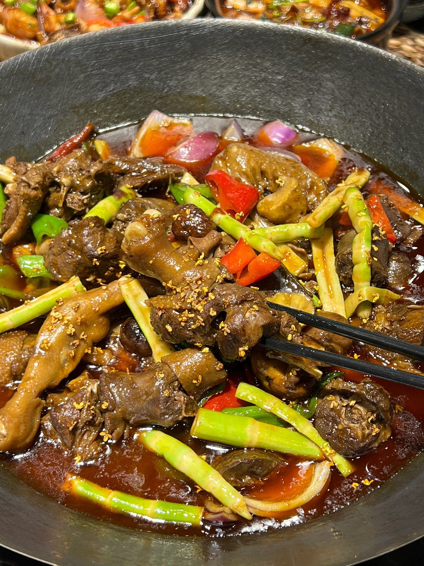 说是老南京菜馆的话有点片面更多是江浙皖川等的融合菜\\n桂花老鹅