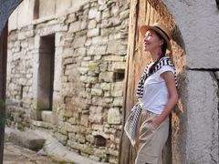 -高荡千年布依古寨旅游景区