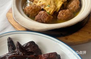 Stewed Egg Dumplings with Yellow Flower Vegetables and Pork Balls