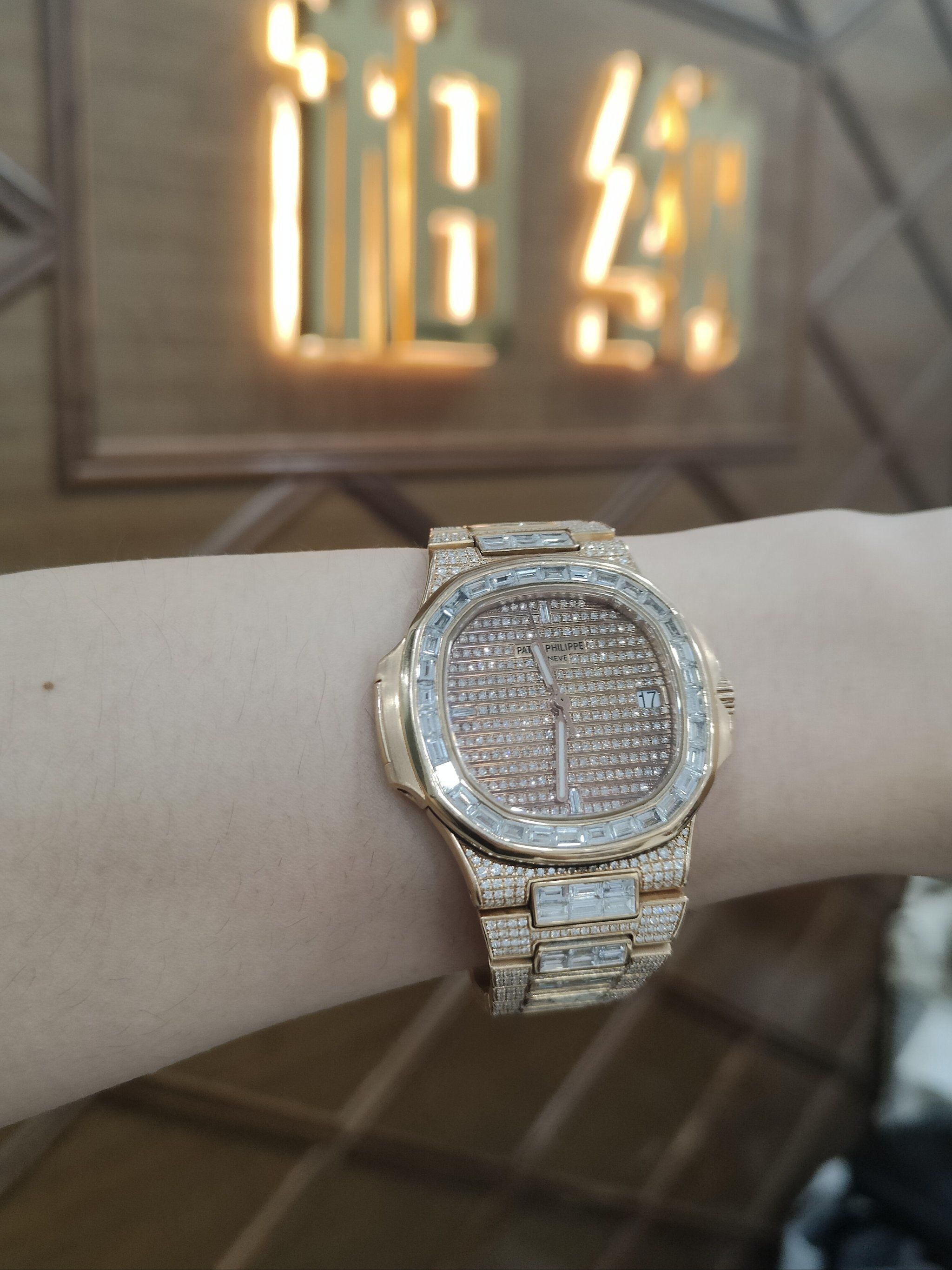 超满钻的全金百达翡丽