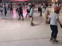 -冰纷万象滑冰场(南山万象天地店)