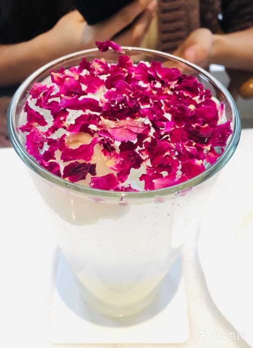 玫瑰荔枝苏打水