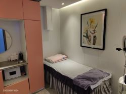 -LESSMORE科技头皮理容中心