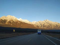 -玉龙雪山游客服务中心