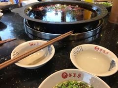 -茅草房·河畔园林火锅