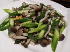 鲜蘑炒芦笋-大碗居·烤鸭·鱼头泡饼(天坛东门店)