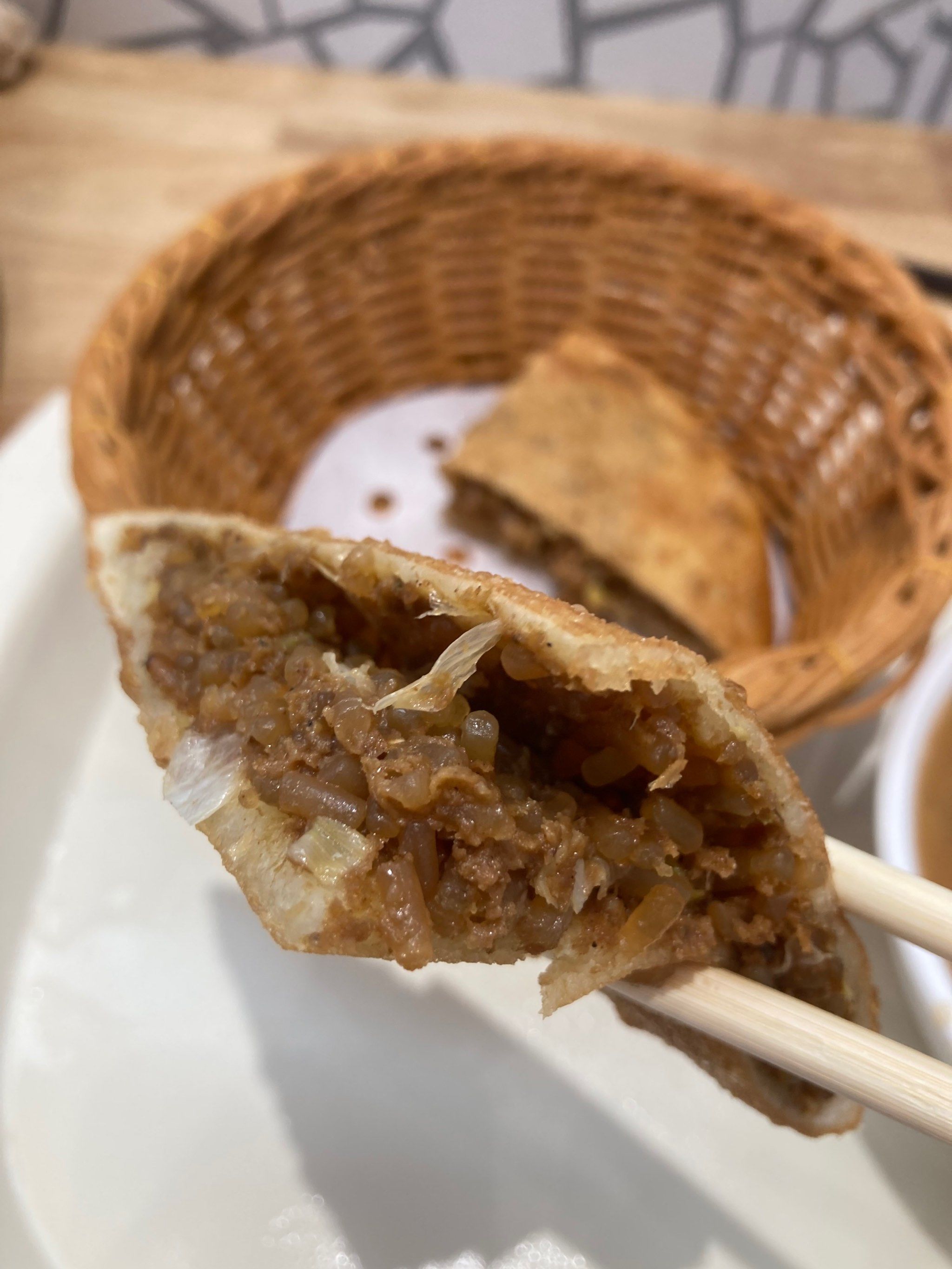 肉盒配胡辣汤