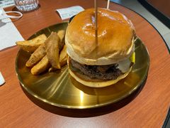 炭烤肥牛牛肉堡-魏斯理汉堡(西安沣东吾悦店)