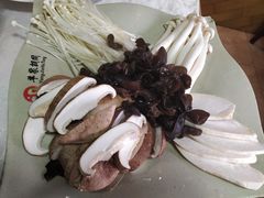 -羊家胡同·龙虾烧烤火锅(龙汇路店)