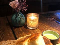 餐前面包-Carbon莫卡哆·意大利复古集市餐厅(杭州大厦店)