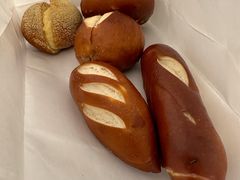 红豆碱水面包-WHEN PIGS FLY当猪飞