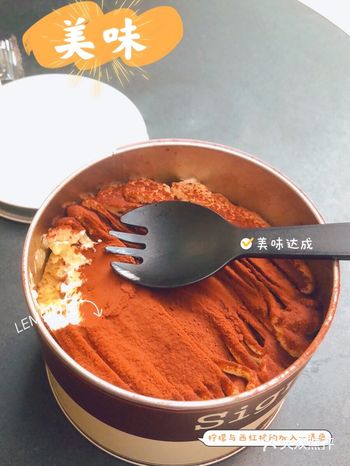 环境 比较清静。有室外跟室内。室内有吧台，可以看着咖