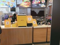 -麦当劳(上海虹桥站30B检票口楼上)