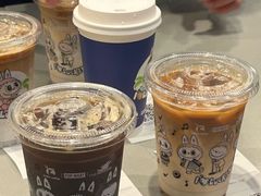 -瑞幸咖啡(岳家嘴地铁站店)