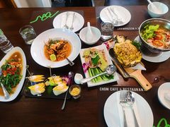 -Chom Cafe and Restaurant
