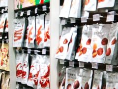 -名创优品(惠州华贸购物中心店)