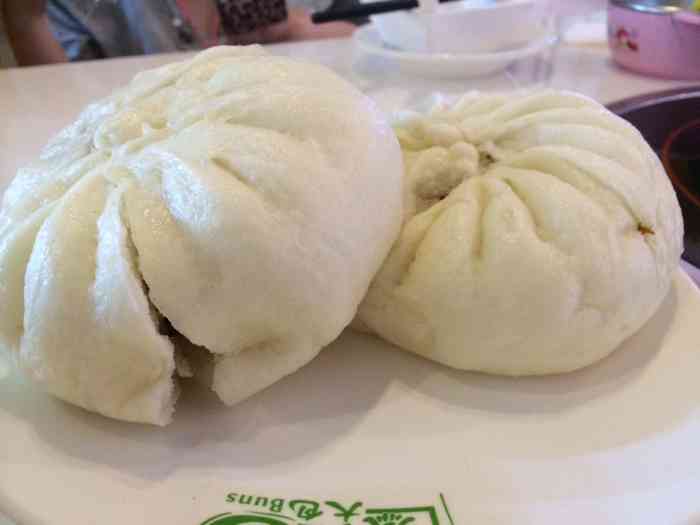 很多,我们点了比较特色的牛腩牛筋和咖喱鸡的混锅,点了陶然大包和螺丝