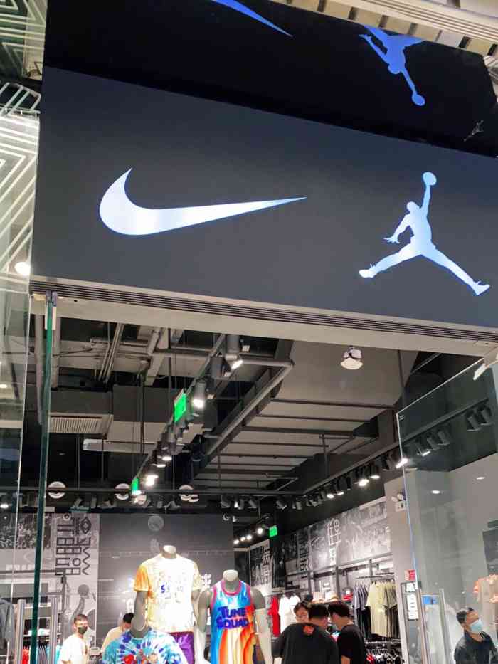 nike三里屯邻里体验店(三里屯店)-"这家鞋店,店内设施高端大气上档次