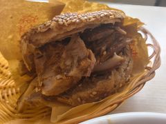 烧饼夹肉-洪峰浩老北京烧饼夹肉(角门路店)