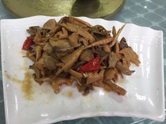 台蘑炒笋干-天天向上素食餐厅(五台山店)
