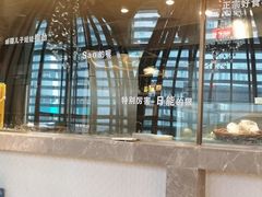 面包甜点陈列柜-莲香西域·正宗新疆菜(龙华店)
