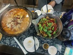 -临江餐馆二楼美食部落