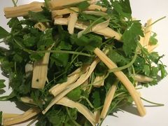 豆黄金拌三叶香-悦融琥珀·京鲁菜·海味珍品(西单店)