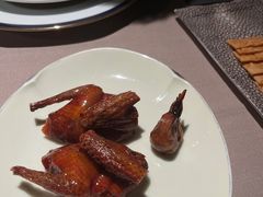 脆皮乳鸽-荣轩(新荣记环球金融中心店)