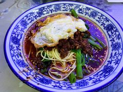 特色炸酱面-渝之汇牛肉豌杂面