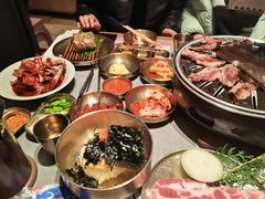 -草家酱蟹炭火烤肉店(珲春南路一店)