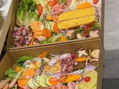 -山野的朋友露营炭火烤肉