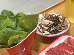 -毛辣果·贵州红酸汤牛肉火锅(西单店)