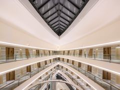 -上海滴水湖皇冠假日酒店