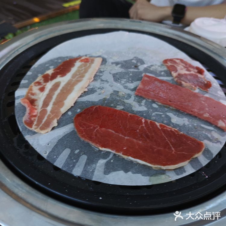 酒水略贵，内部有台球厅，钓虾的地方，空气也很不错
