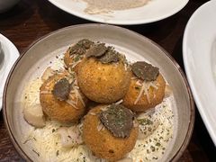 -Chom Cafe and Restaurant