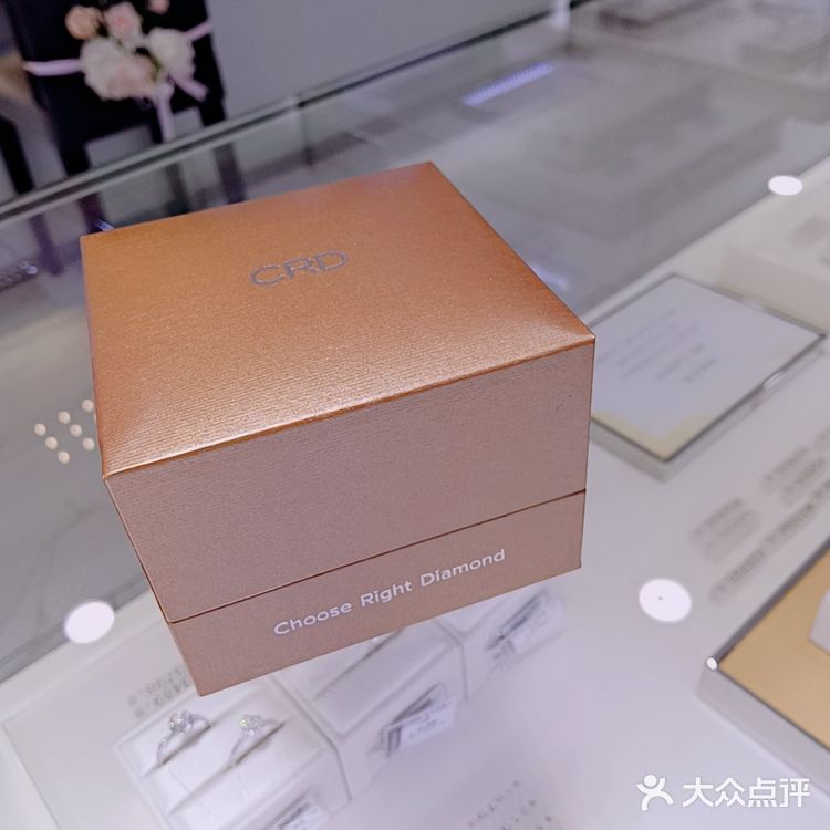 想给儿媳买个三十岁生日礼物，第一家就逛了克徕帝