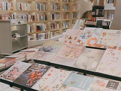 -钟书阁(珍园店)