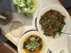 -霸蛮湖南菜·牛肉粉(荣京西街店)