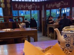 大堂-先启半步颠小酒馆(白麓里店)