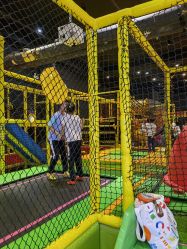 -蹦蹦跳跳(新奥购物中心店)