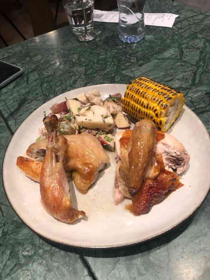 baker&spice(晶耀前滩店)-"环境不错,有室内和室外可以选,这里需要顾.