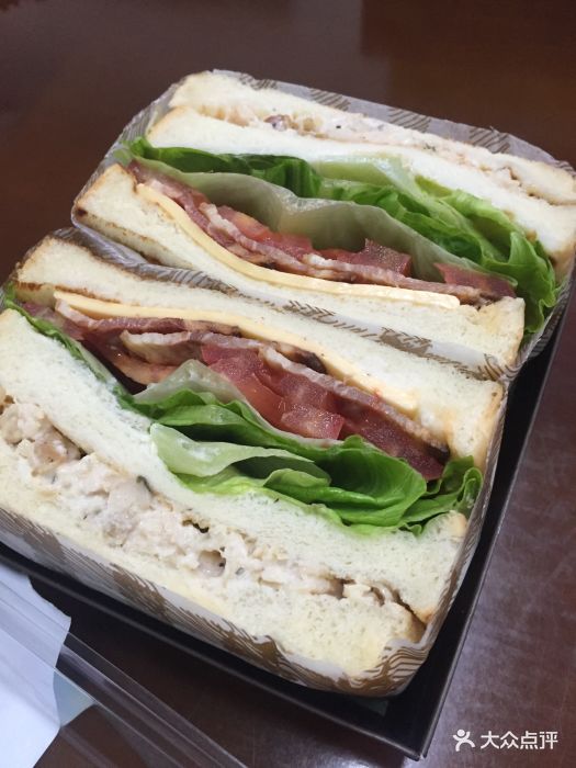 多乐之日(远洋乐堤港店)鸡肉芝士三明治图片