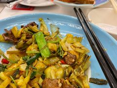 酸菜炒牛肉-新世界餐厅(万达店)