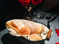 餐前面包-弦月窗LUNETTE BY AMANDA(复兴路店)