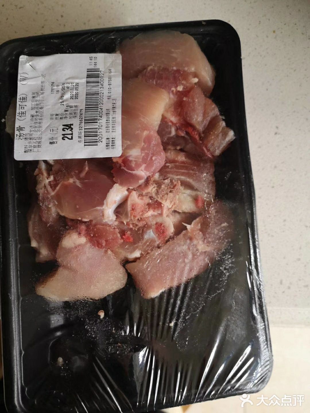 葱结放入锅中煮，如果有高汤最好