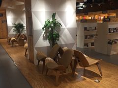 -新华里咖啡书吧(新华书店小寨店)